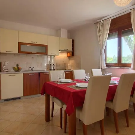 Mit Privatpool Fuer 6 Personen Ca 140 Qm In Liznjan, Istrien Suedkueste Von Istrien Liznjan