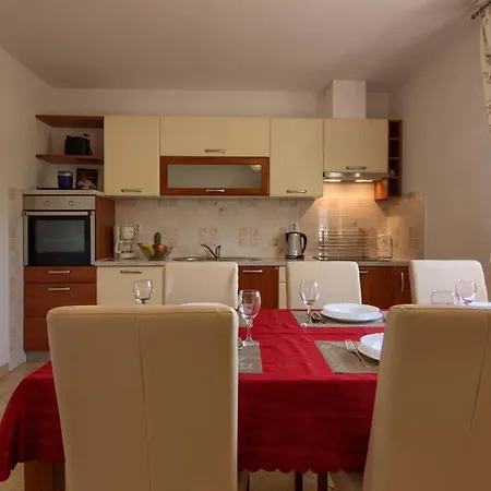 Mit Privatpool Fuer 6 Personen Ca 140 Qm In Liznjan, Istrien Suedkueste Von Istrien Holiday home Liznjan