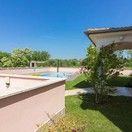 Mit Privatpool Fuer 6 Personen Ca 140 Qm In Liznjan, Istrien Suedkueste Von Istrien