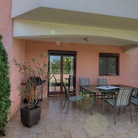 Mit Privatpool Fuer 6 Personen Ca 140 Qm In Liznjan, Istrien Suedkueste Von Istrien Holiday home Liznjan